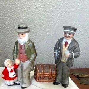 Set of 2 VINTAGE GEO Z LEFTON COLONIAL VILLAGE FIGURINES